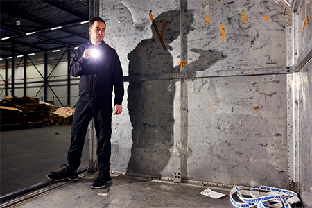 Metal-free EMMA Safety Everon 2.0 safety shoe worn by security personnel in a warehouse