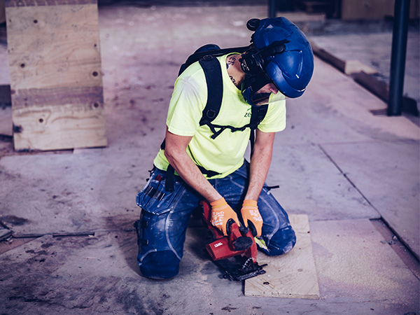 A construction site worker wearing Sundström respiratory protection
