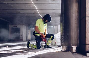Working safely with quartz dust: the risks, regulations, and the correct respiratory protection