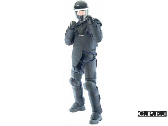RIOT ARMBESCHERMING 08
